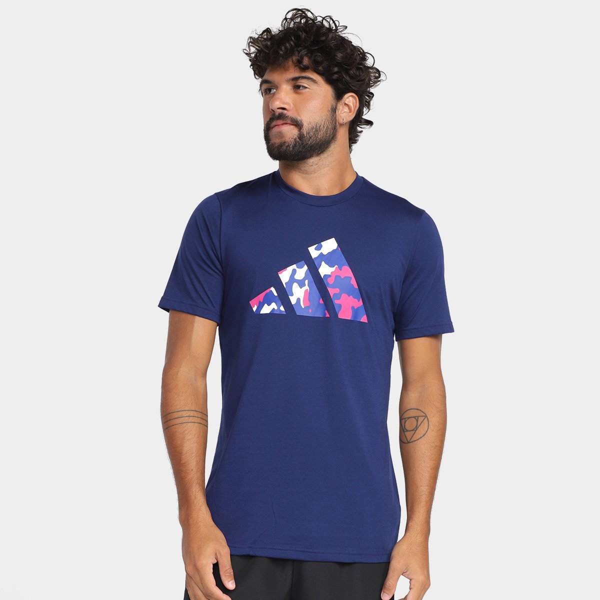 Camiseta Adidas Essentials Logo Camuflado Masculina Menor preço em Camiseta Adidas Essentials Logo Camuflado Masculina