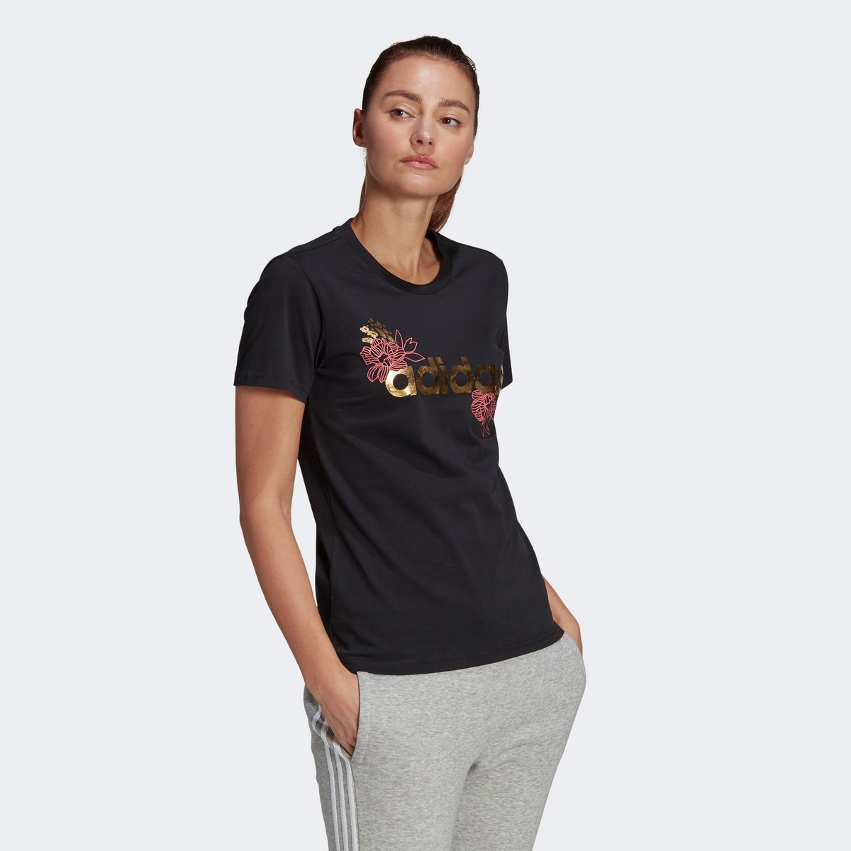 camiseta adidas logo vazado floral feminina