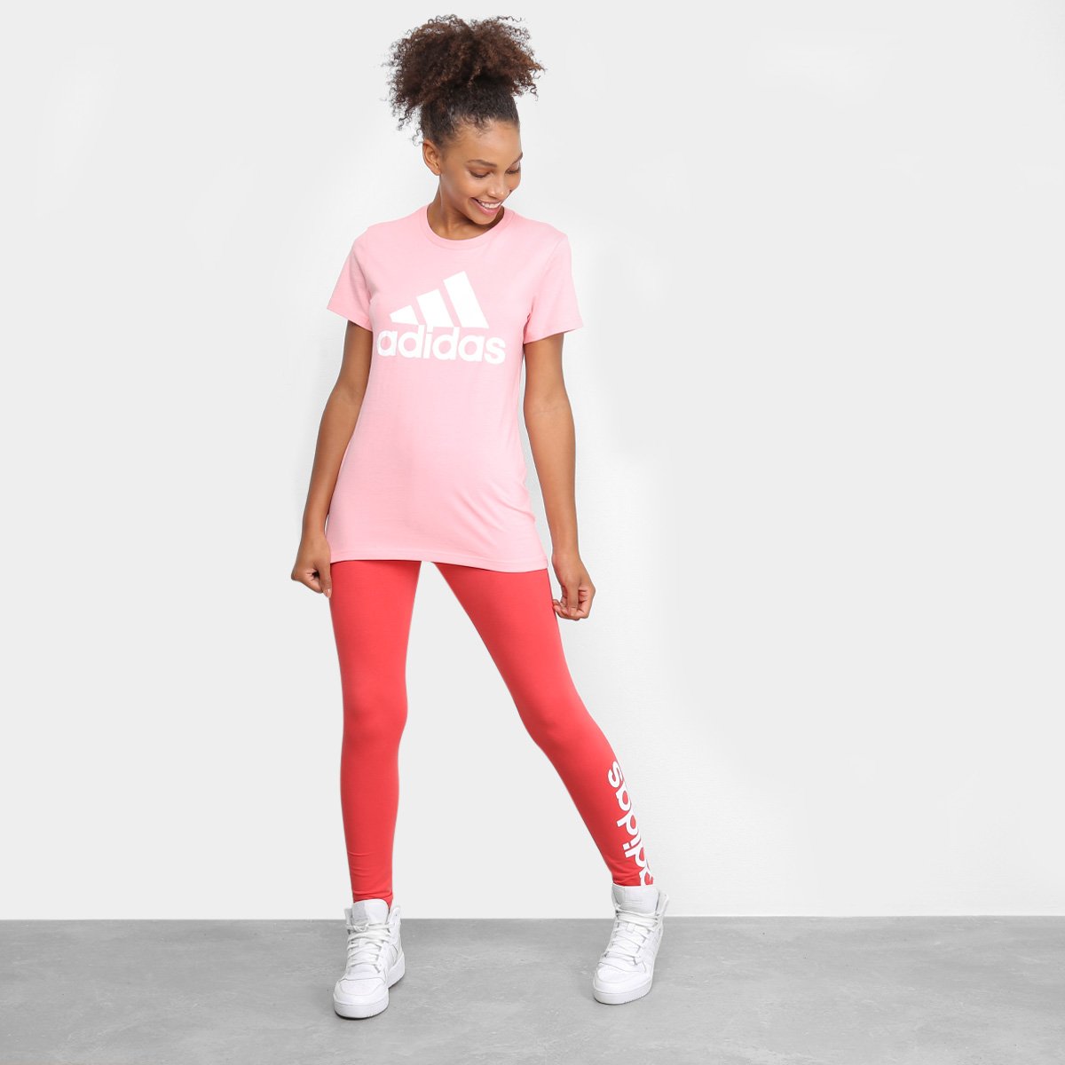 camiseta adidas must haves badge of sport feminina