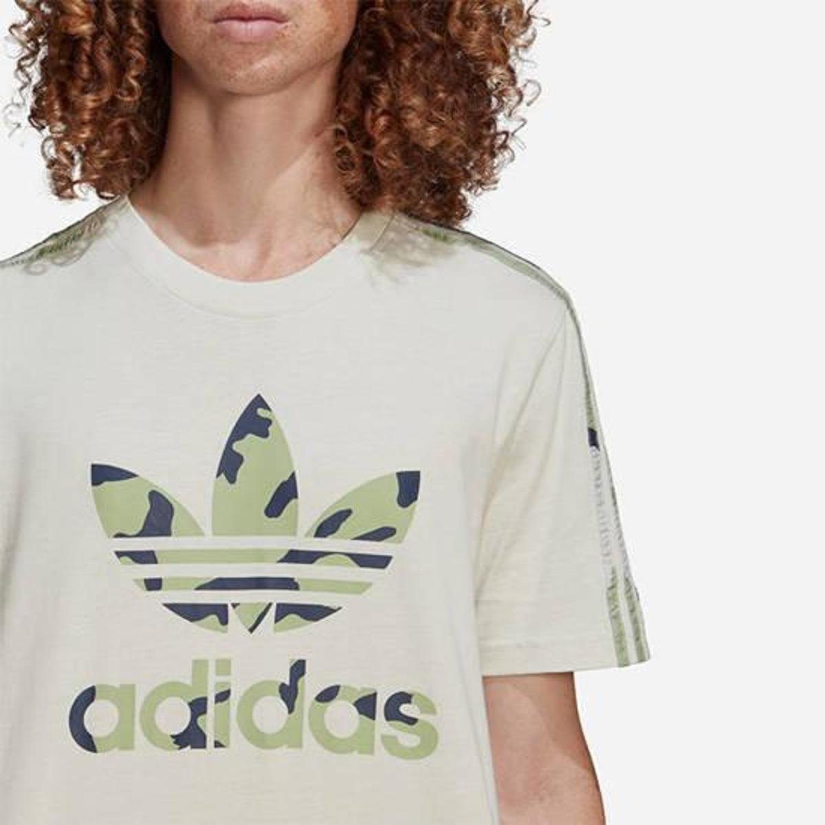 camiseta adidas originals camo infill preta