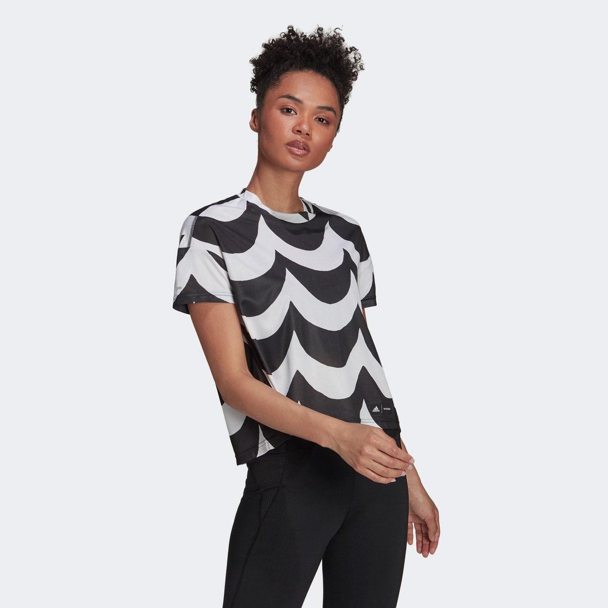 camiseta adidas large logo feminina