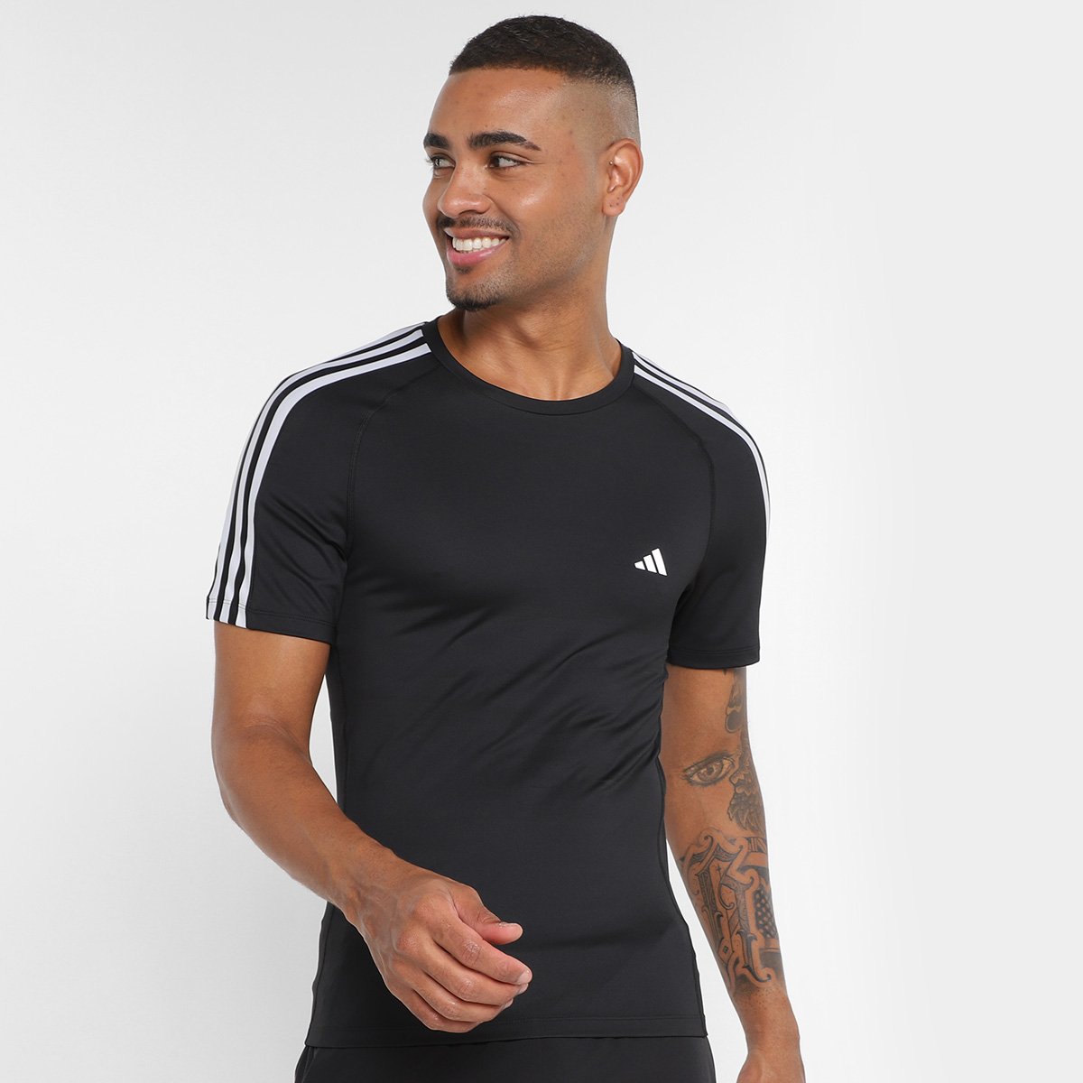 Camiseta Adidas Techfit 3 Listras Masculina Menor preço em Camiseta Adidas Techfit 3 Listras Masculina