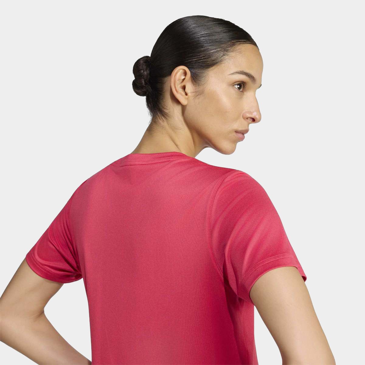 Camiseta Adidas We Min Crew Feminina - 3