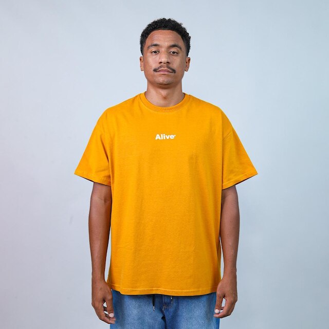 Camiseta Alive Basic Mostarda