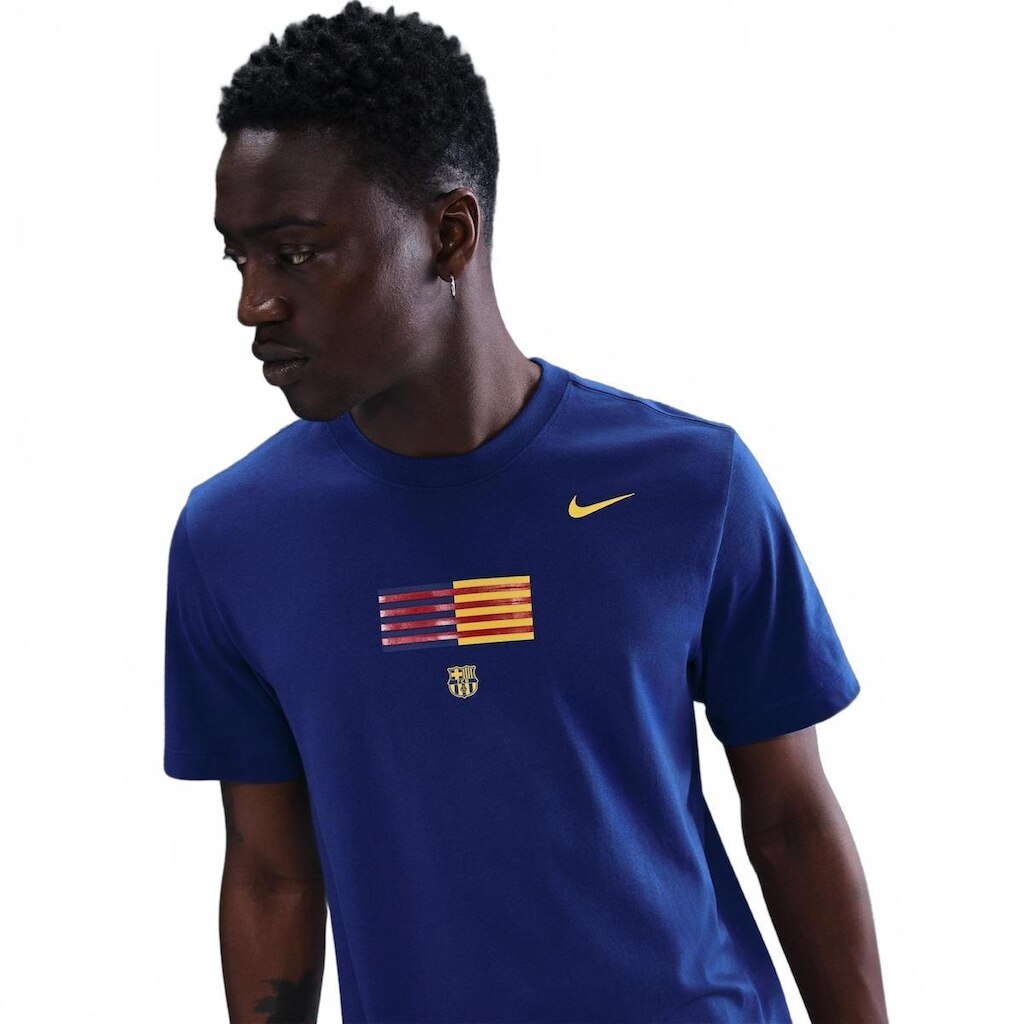 Camiseta Barcelona Nike Bandeira Masculina