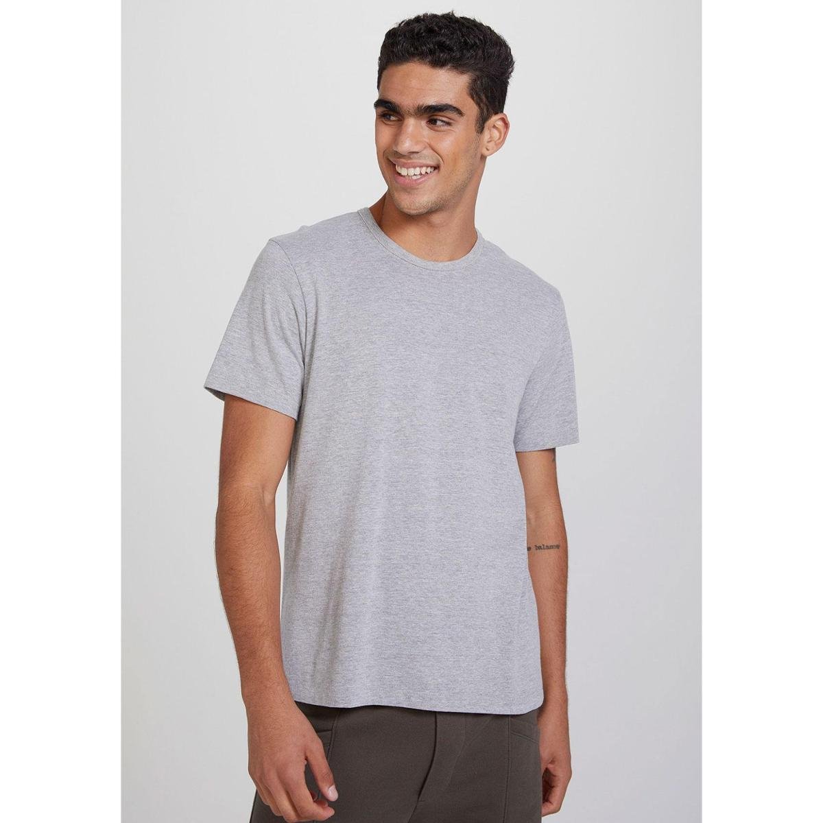 Menor preço em Camiseta Básica Masculina Manga Curta Slim