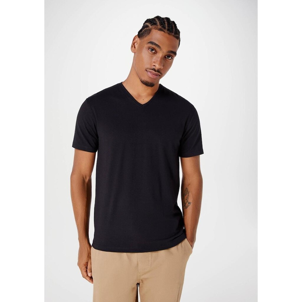 Camiseta Básica Masculina Slim Gola V