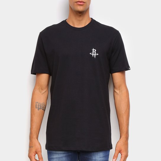 Camiseta Black Pack NBA Houston Rockets New Era Logo Shield Masculina - Preto+Branco Menor preço em Camiseta Black Pack NBA Houston Rockets New Era Logo Shield Masculina - Preto+Branco