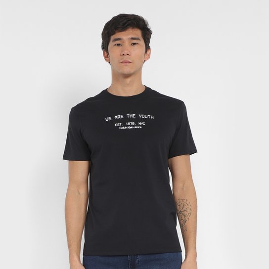 Camiseta Calvin Klein CKJ We Are The Youth Masculina - Preto Menor preço em Camiseta Calvin Klein CKJ We Are The Youth Masculina - Preto