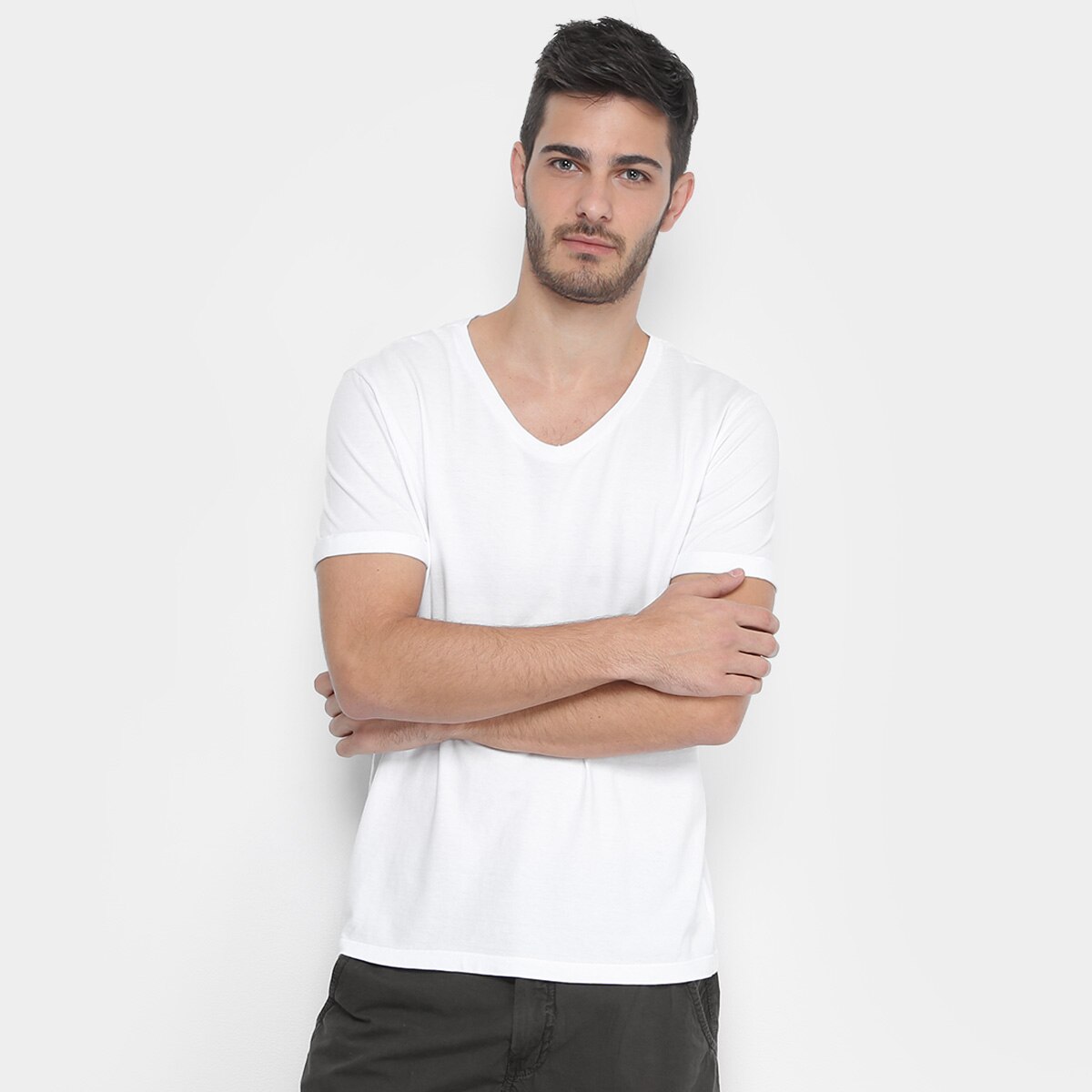 camiseta com v nas costas
