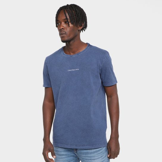 Camiseta Calvin Klein Indigo Micrologo Masculina - Azul Escuro Menor preço em Camiseta Calvin Klein Indigo Micrologo Masculina - Azul Escuro