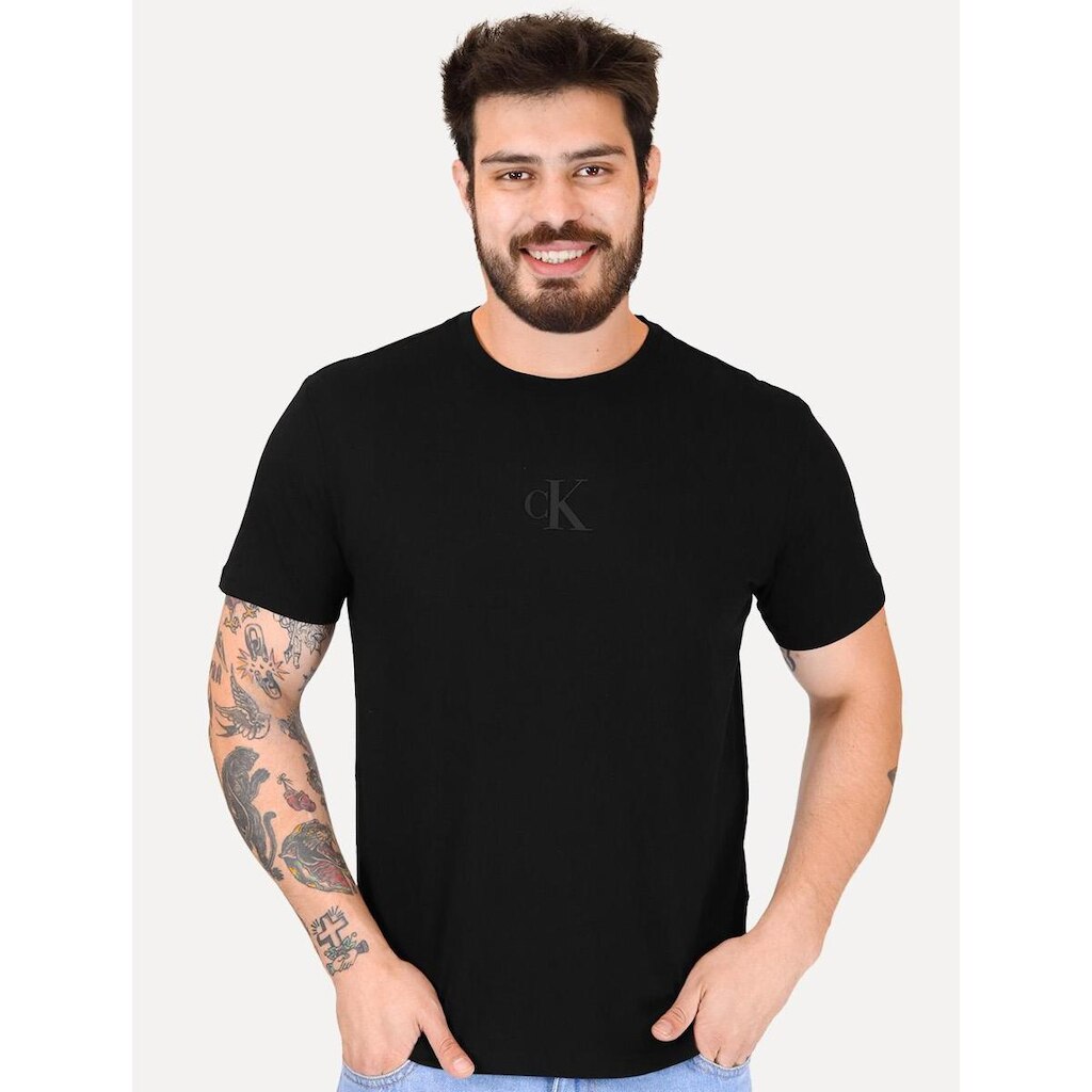 Camiseta Calvin Klein Jeans Masculina Frontal CK Rubber Relevo Preta