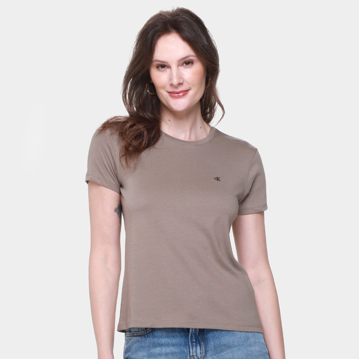 Camiseta Calvin Klein Logo Bordado Feminina Menor preço em Camiseta Calvin Klein Logo Bordado Feminina