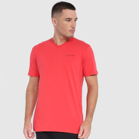 Camiseta Calvin Klein Swimwear Gola V Masculina - Vermelho Menor preço em Camiseta Calvin Klein Swimwear Gola V Masculina - Vermelho