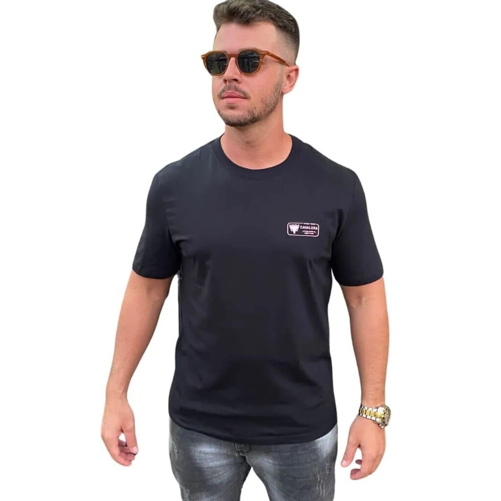 Camiseta Cavalera Com Emborrachado Em Rosa