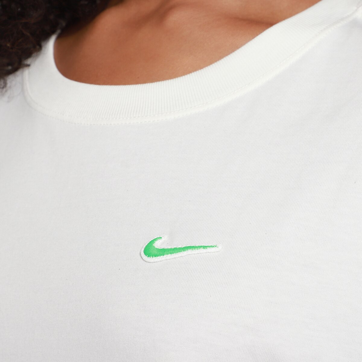 Camiseta Cropped Nike Sportswear Feminina - 2