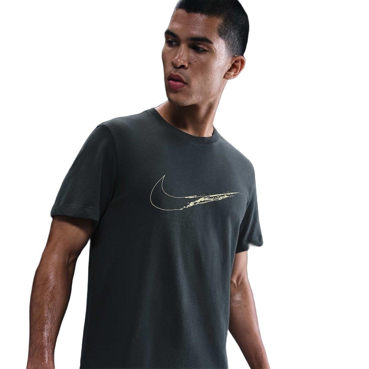 Camiseta Dri-FIT Nike Masculina Menor preço em Camiseta Dri-FIT Nike Masculina