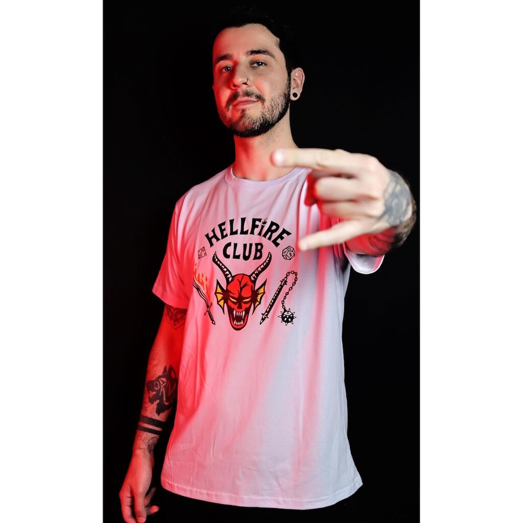 CAMISETA ESTAMPADA HELLFIRE CLUB SÉRIE STRANGER THINGS