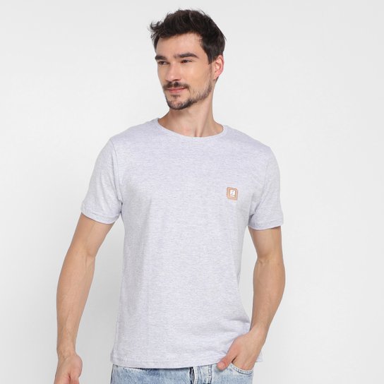 Camiseta Fatal Fashion Básica Masculina - Gelo Menor preço em Camiseta Fatal Fashion Básica Masculina - Gelo