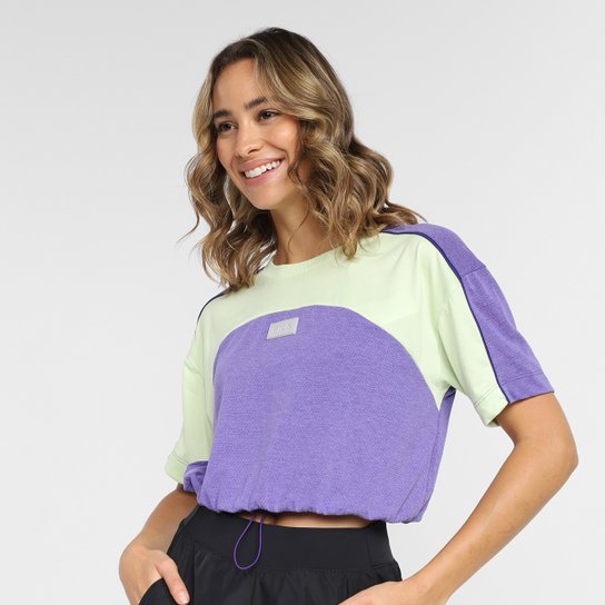 Camiseta Fila Cropped Sports III Feminina - Roxo+Verde Menor preço em Camiseta Fila Cropped Sports III Feminina - Roxo+Verde