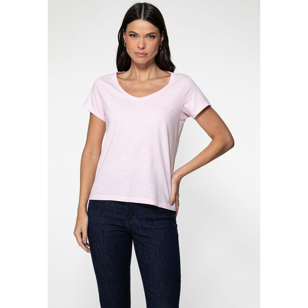 Camiseta Guess Dec V Bordado Cursivo Rosa Claro