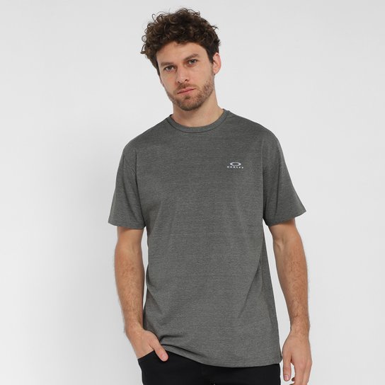 Camiseta Manga Curta Oakley O' Classics Masculina - Verde Militar Menor preço em Camiseta Manga Curta Oakley O' Classics Masculina - Verde Militar