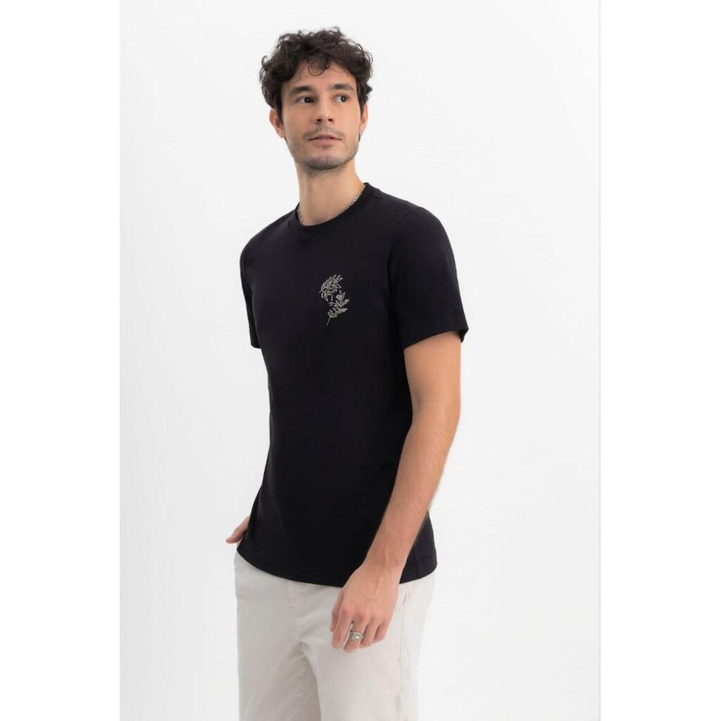 Camiseta masculina bordada Essendi