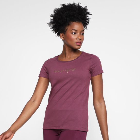 Camiseta Mizuno Graphic New Feminina - Vinho Menor preço em Camiseta Mizuno Graphic New Feminina - Vinho