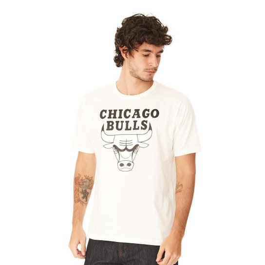 Camiseta NBA Estampada Chicago Bulls Masculino - Off White Menor preço em Camiseta NBA Estampada Chicago Bulls Masculino - Off White