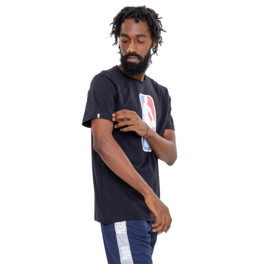 Camiseta NBA Logo Esferas Masculino - Preto Menor preço em Camiseta NBA Logo Esferas Masculino - Preto