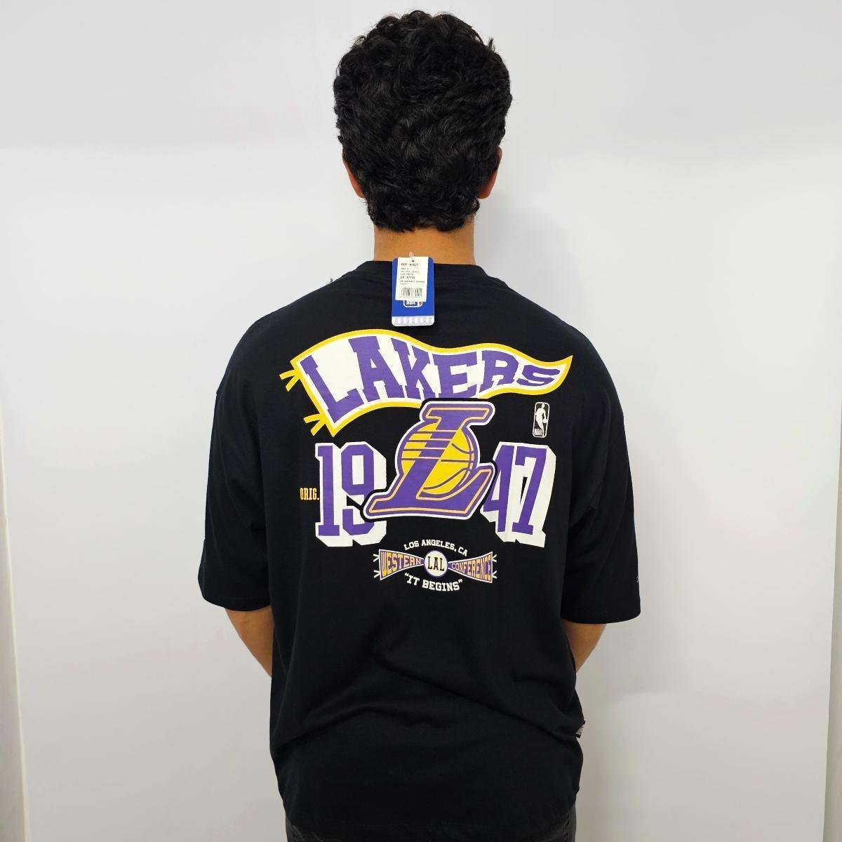 Camiseta NBA Oversized LA Lakers Pennant - Masculino - Preto