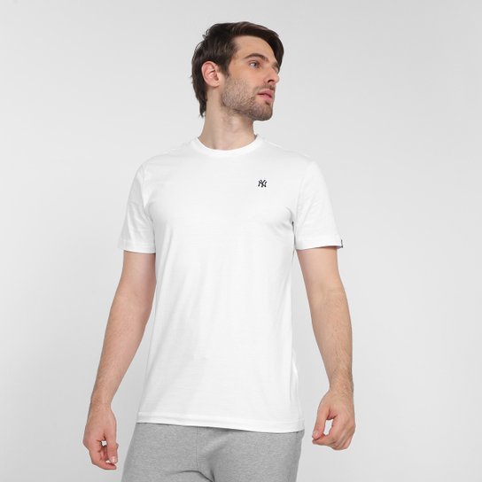 Camiseta New Era MLB New York Yankees Básico Essencial Masculina - Branco Menor preço em Camiseta New Era MLB New York Yankees Básico Essencial Masculina - Branco