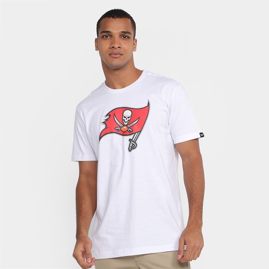Camiseta NFL Tampa Bay Buccaneers New Era Masculina - Branco Menor preço em Camiseta NFL Tampa Bay Buccaneers New Era Masculina - Branco