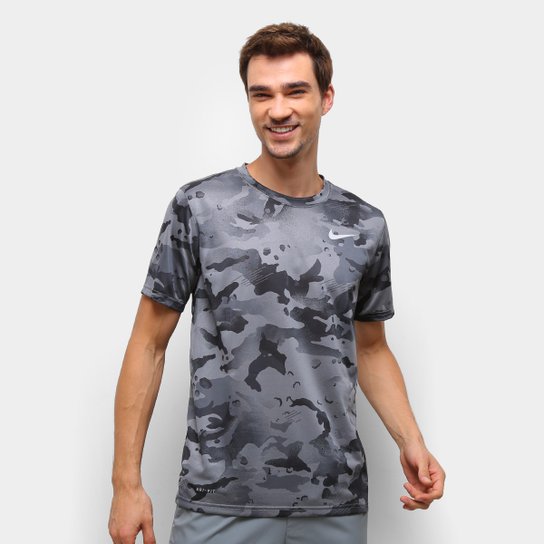 Camiseta Nike Camo Aop Masculina - Cinza Menor preço em Camiseta Nike Camo Aop Masculina - Cinza