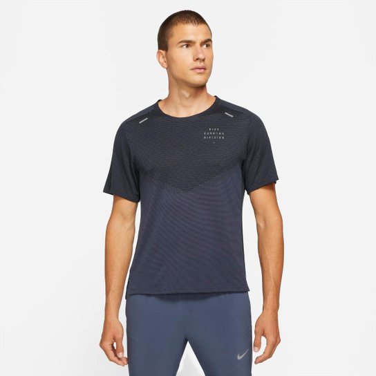 Camiseta Nike Dri-FIT ADV Run Division Techknit Masculina - Preto Menor preço em Camiseta Nike Dri-FIT ADV Run Division Techknit Masculina - Preto