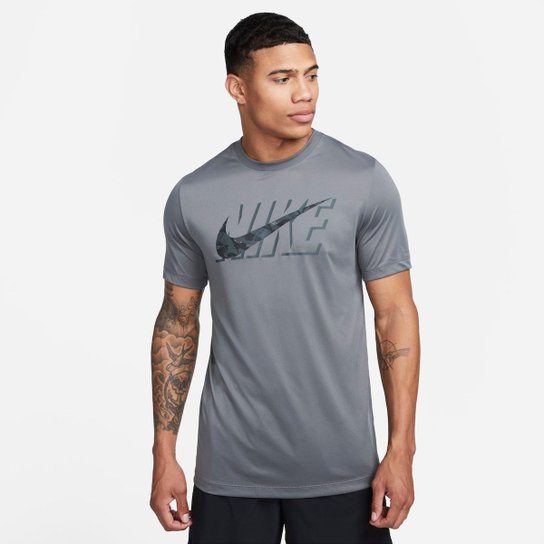 Camiseta Nike Dri-FIT Camo Masculina - Cinza Menor preço em Camiseta Nike Dri-FIT Camo Masculina - Cinza