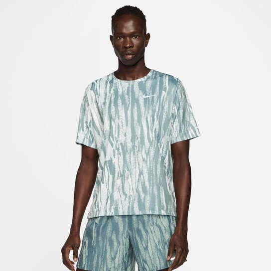Camiseta Nike Dri-FIT Miler Wild Run Masculina - Verde Menor preço em Camiseta Nike Dri-FIT Miler Wild Run Masculina - Verde