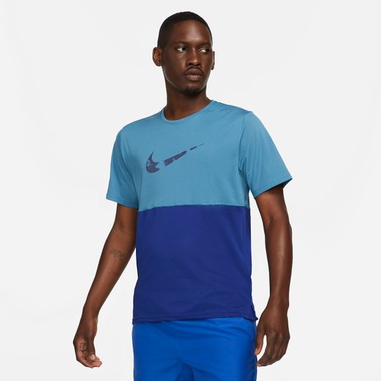 Camiseta Nike Dri-Fit Wild Run Masculina - Azul Menor preço em Camiseta Nike Dri-Fit Wild Run Masculina - Azul