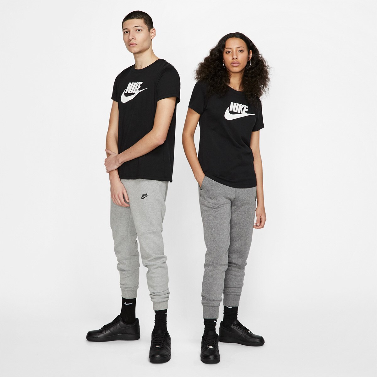 Camiseta Nike Essentials Icon Futura Feminina - Preto+Branco | Netshoes