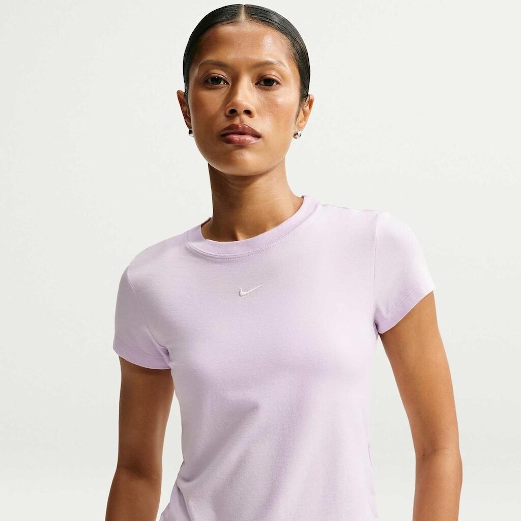 Camiseta Nike Sportswear Chill Knit Feminina