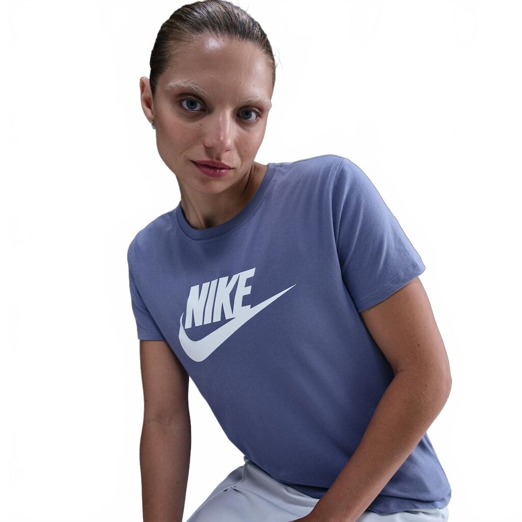 Camiseta Nike Sportswear Essentials Feminina