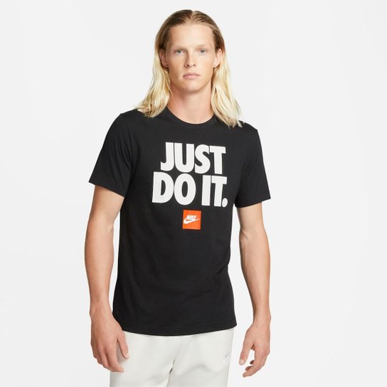 Camiseta Nike Sportswear Fran "Just Do It" Verbiage Masculina - Preto+Branco Menor preço em Camiseta Nike Sportswear Fran "Just Do It" Verbiage Masculina - Preto+Branco