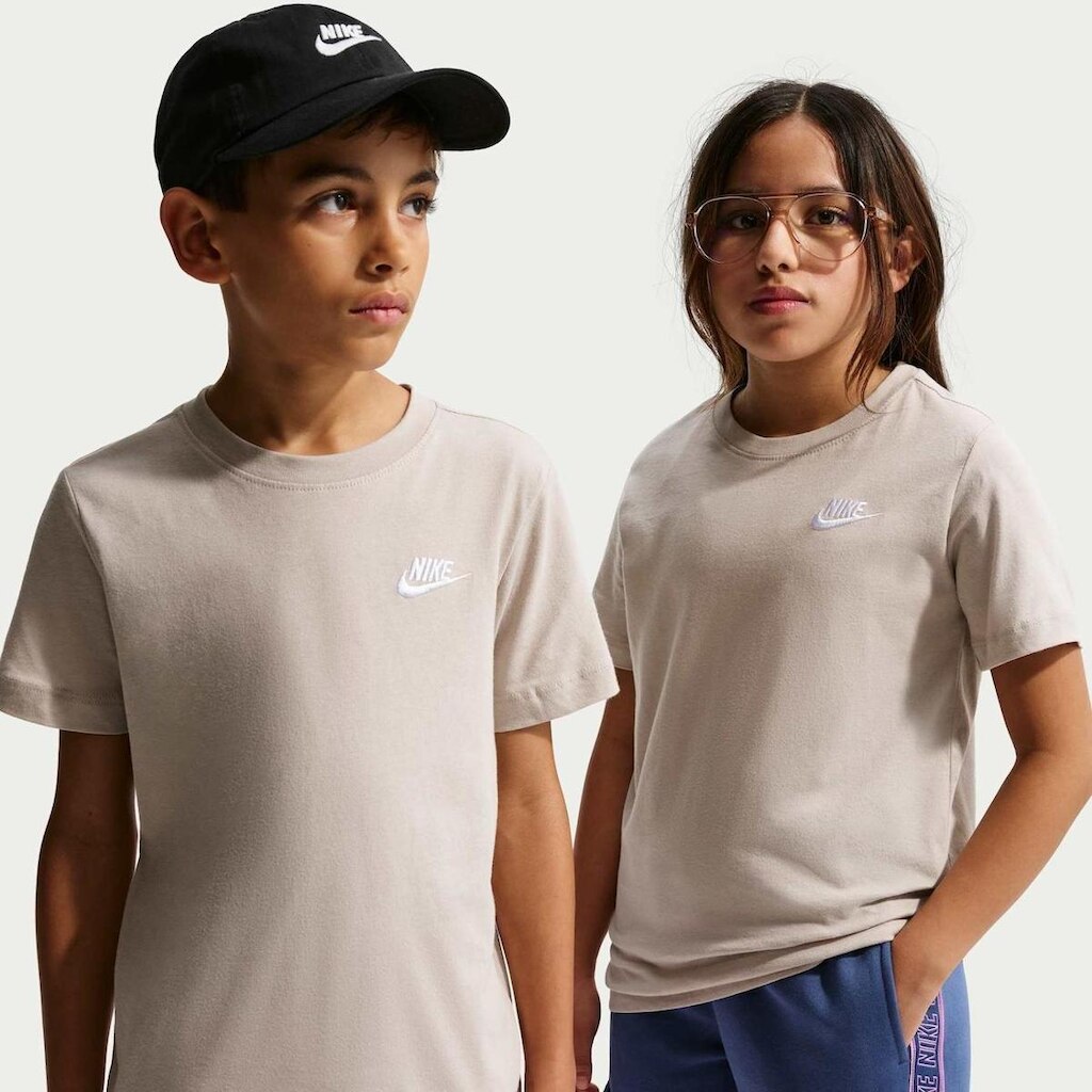 Camiseta Nike Sportswear Futura Infantil