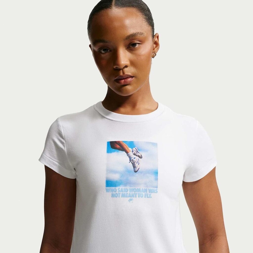 Camiseta Nike Sportswear Photo Feminina