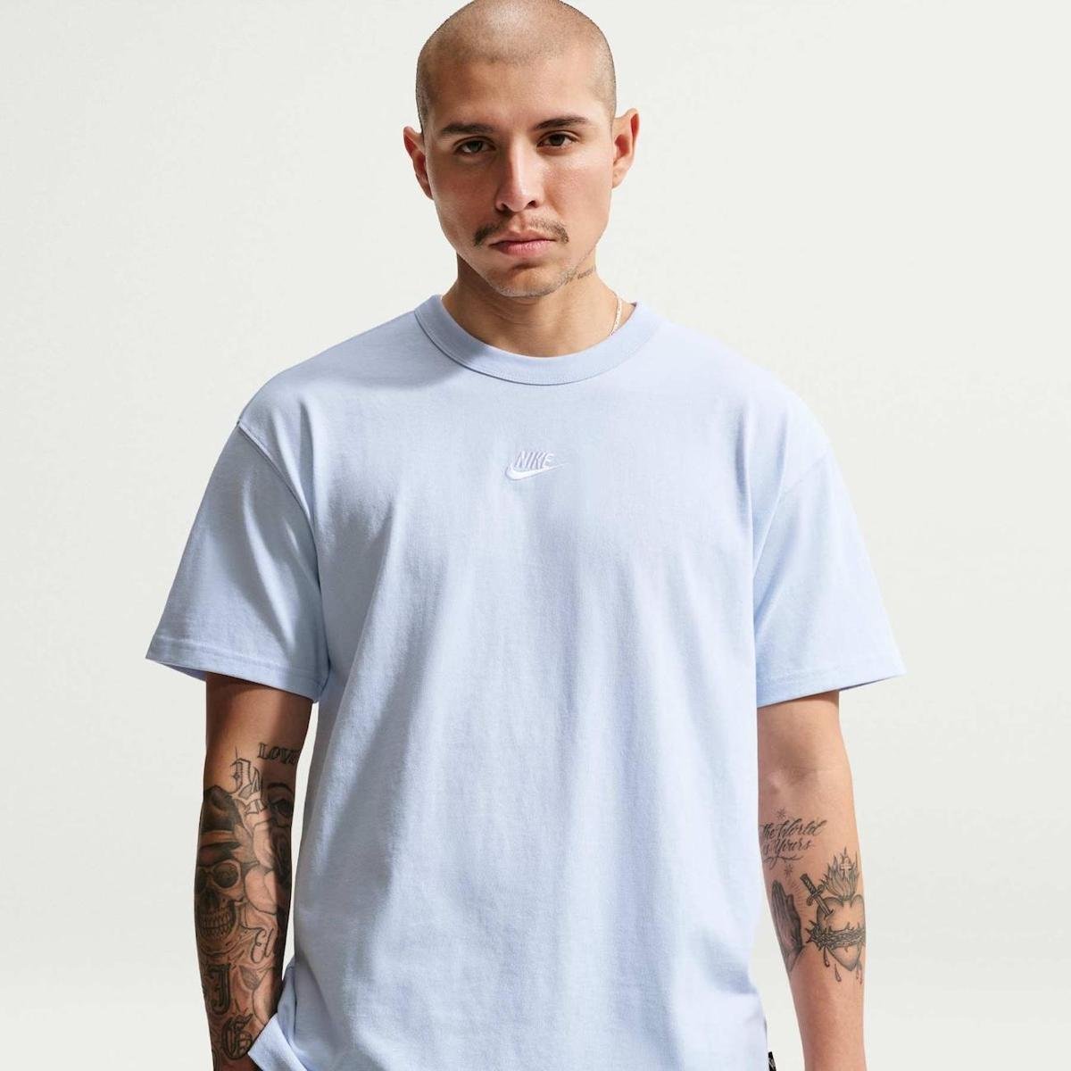 Camiseta Nike Sportswear Premium Essentials Masculina - Azul