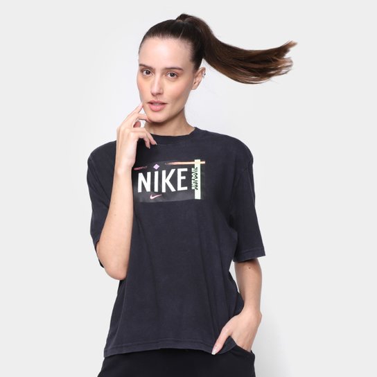 Camiseta Nike Sportwear Wash Feminina - Preto Menor preço em Camiseta Nike Sportwear Wash Feminina - Preto