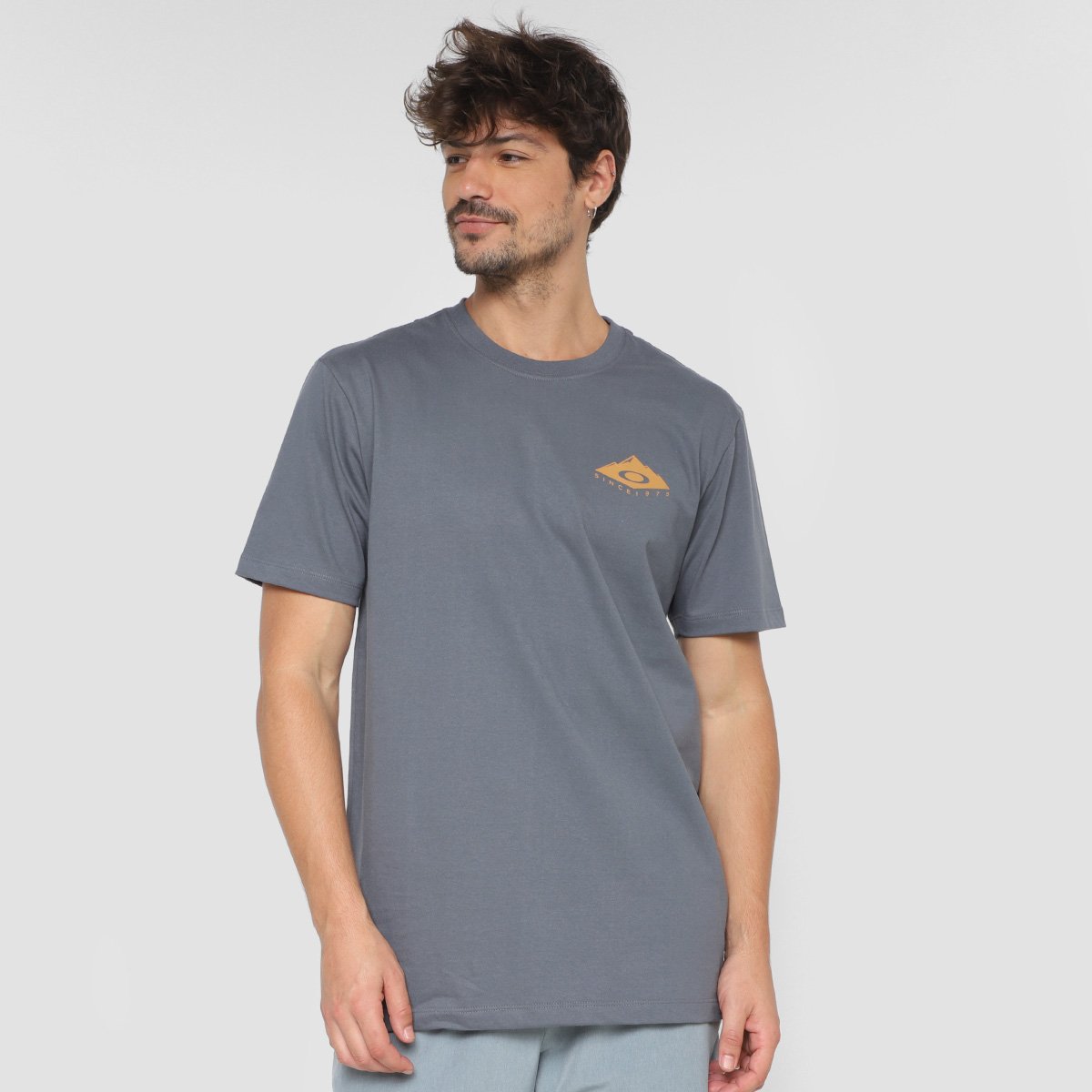 Camiseta Oakley Mod Mountain 1975 Masculina Menor preço em Camiseta Oakley Mod Mountain 1975 Masculina