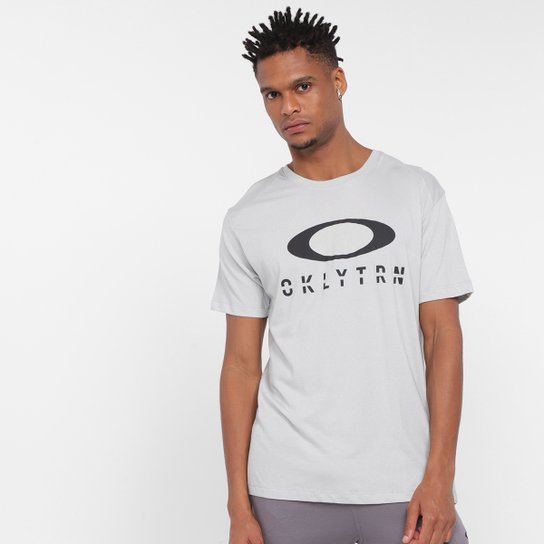 Camiseta Oakley Trn Logo Masculina - Cinza+Prata Menor preço em Camiseta Oakley Trn Logo Masculina - Cinza+Prata