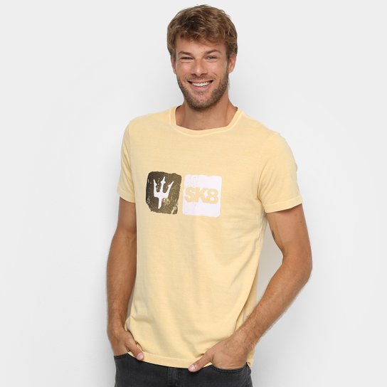 Camiseta Osklen Stone Vintage Stickers Masculina - Amarelo Claro Menor preço em Camiseta Osklen Stone Vintage Stickers Masculina - Amarelo Claro