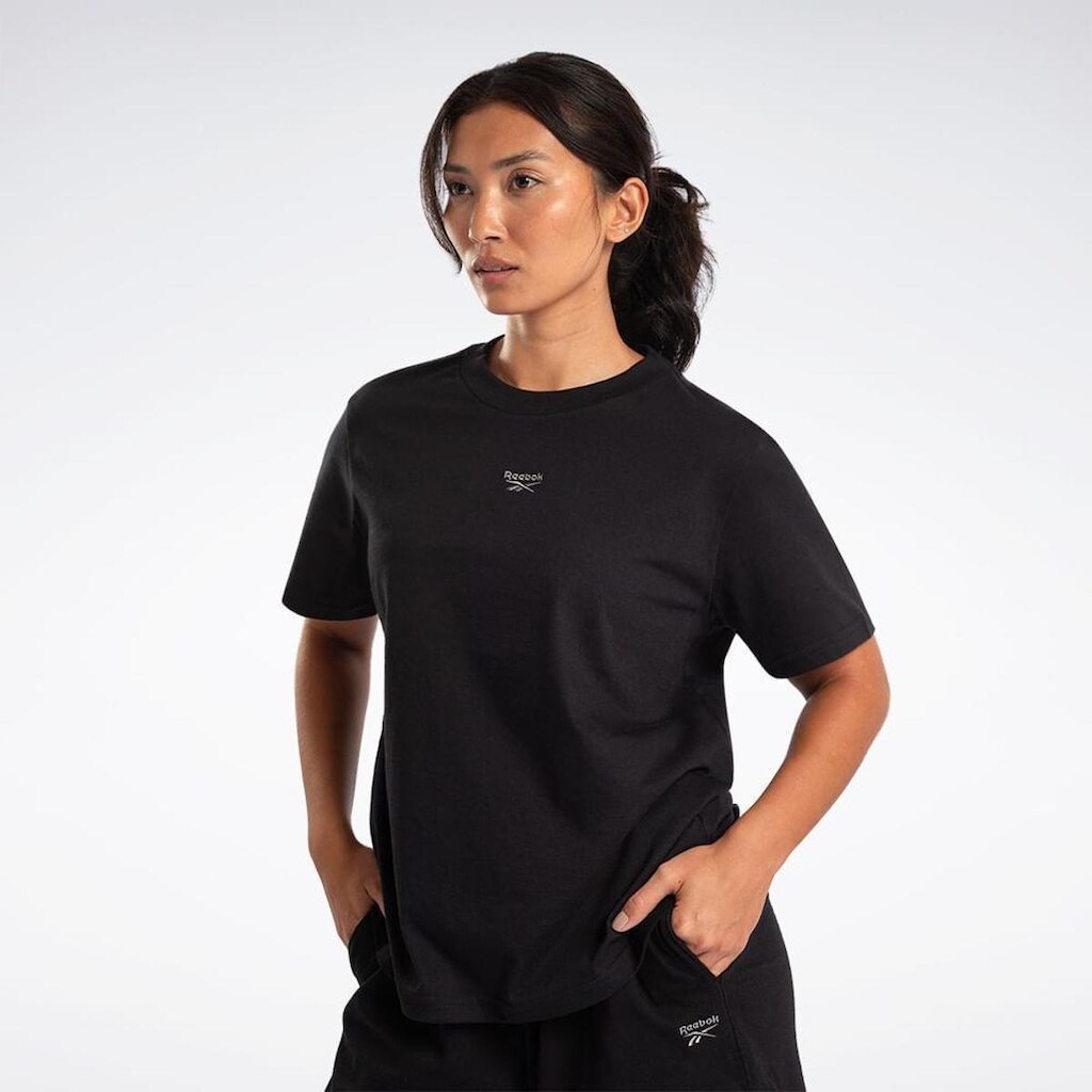 Camiseta Reebok Logo Over Feminina